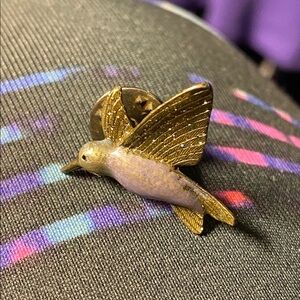 Rewter The bird Pretty metal pin in good condition